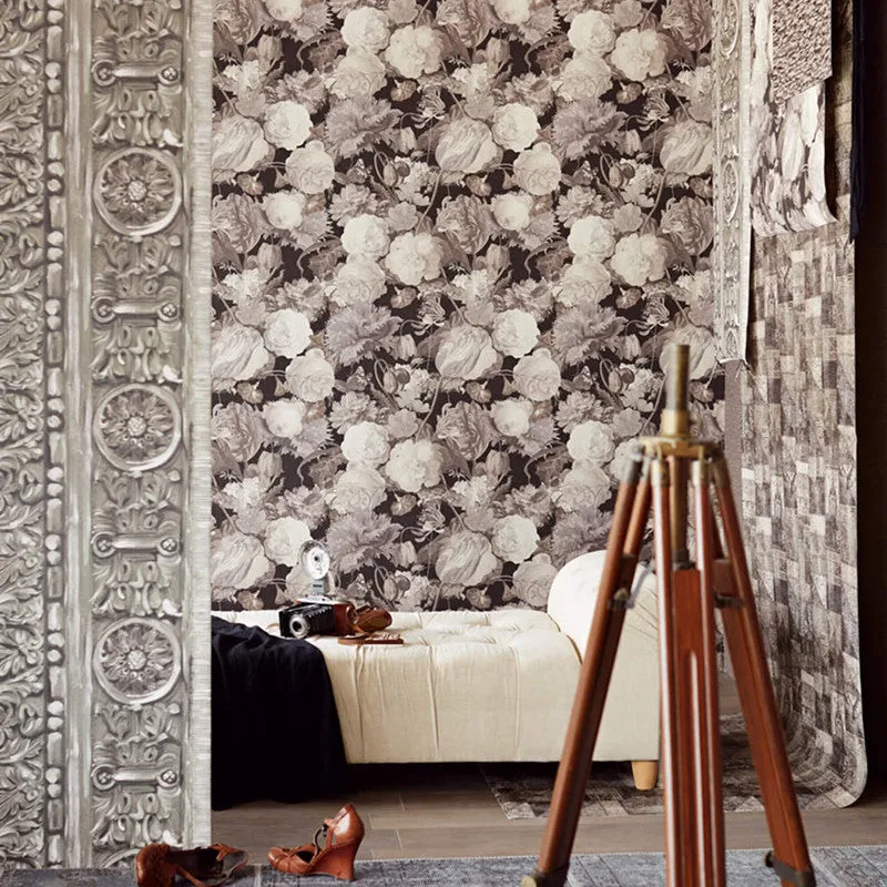 Artistic Floral Wallpaper in Black/Grey