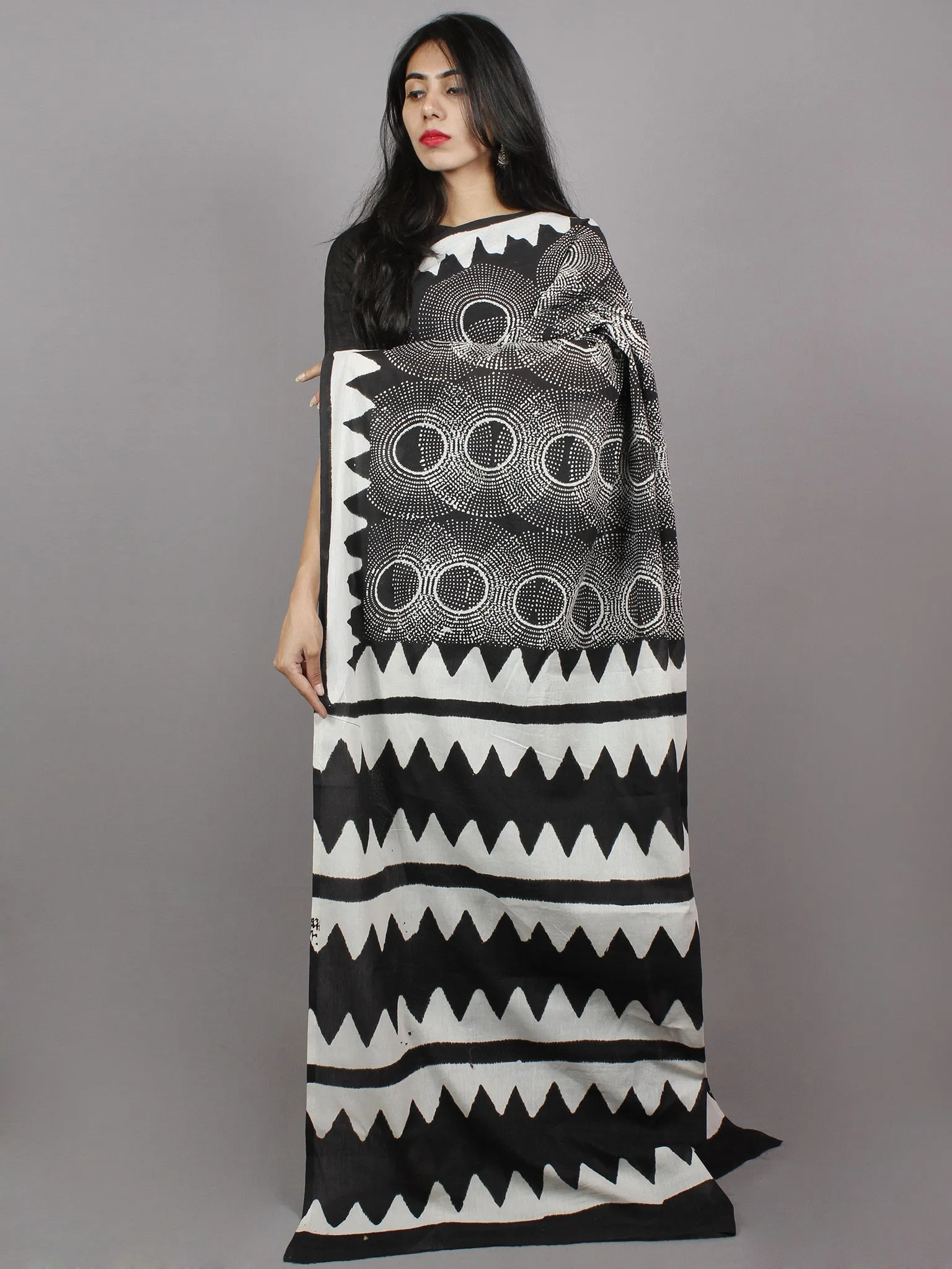 Black White Grey Hand Block Printed Cotton Mul Saree - S031701343