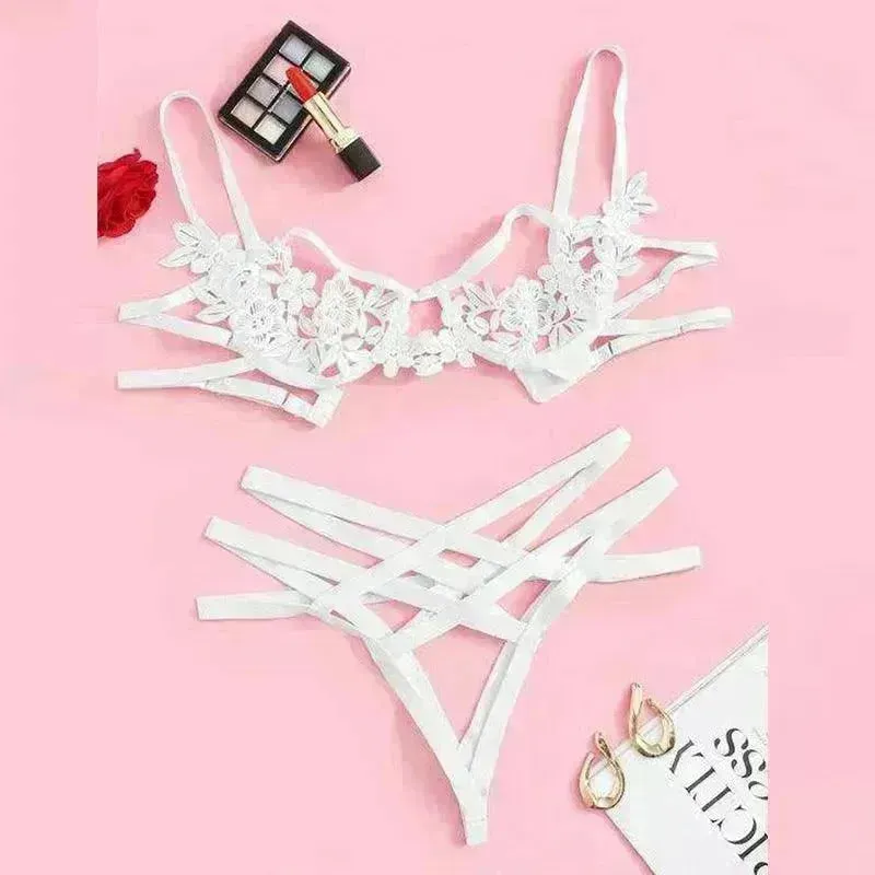 Charming lingerie three-point suit