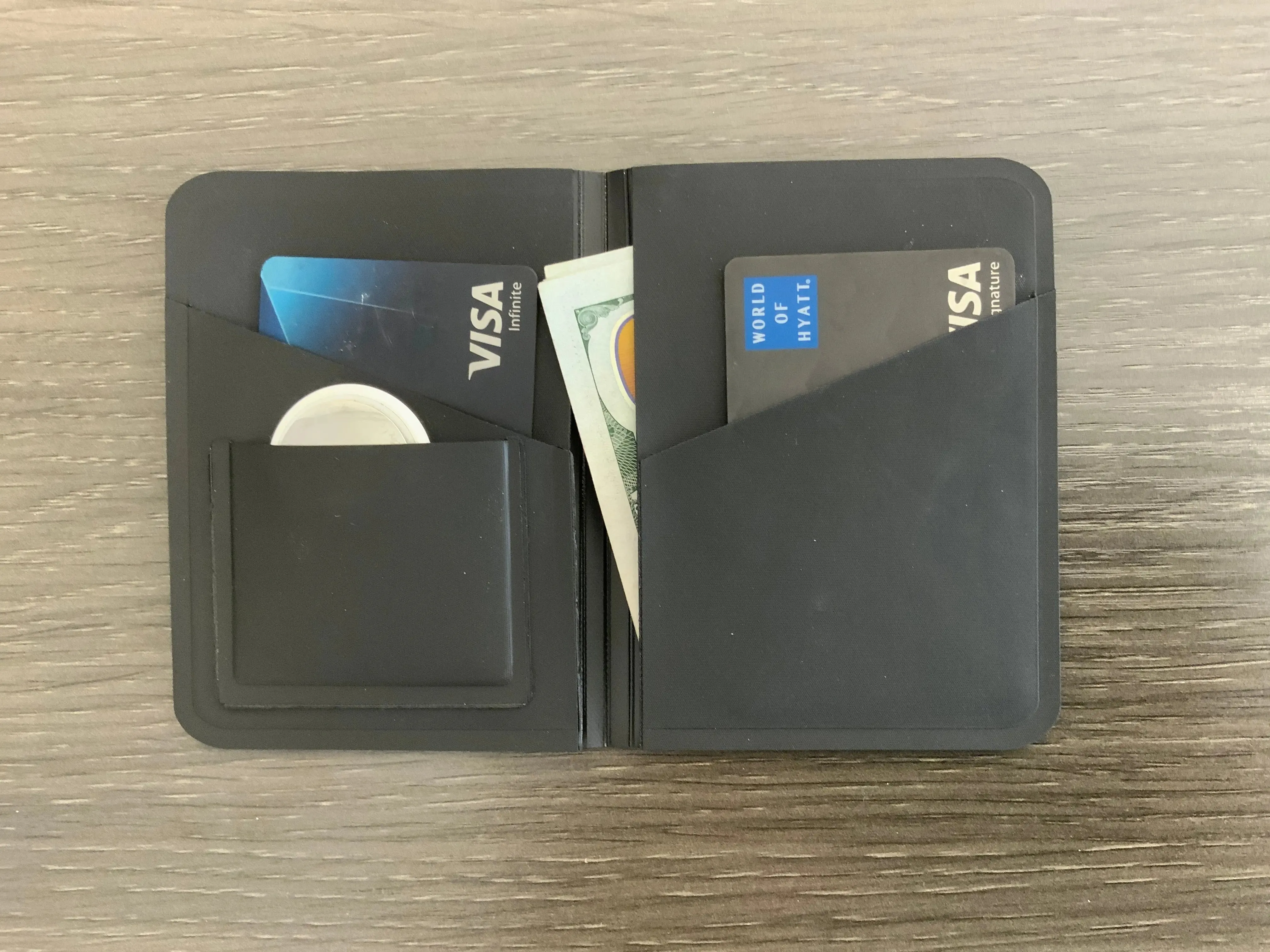 FNDN® Minimalist Card Wallet (With AirTag® Pocket)