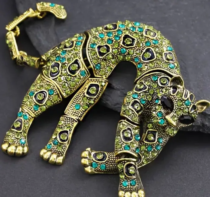 Rhinestone leopard brooch