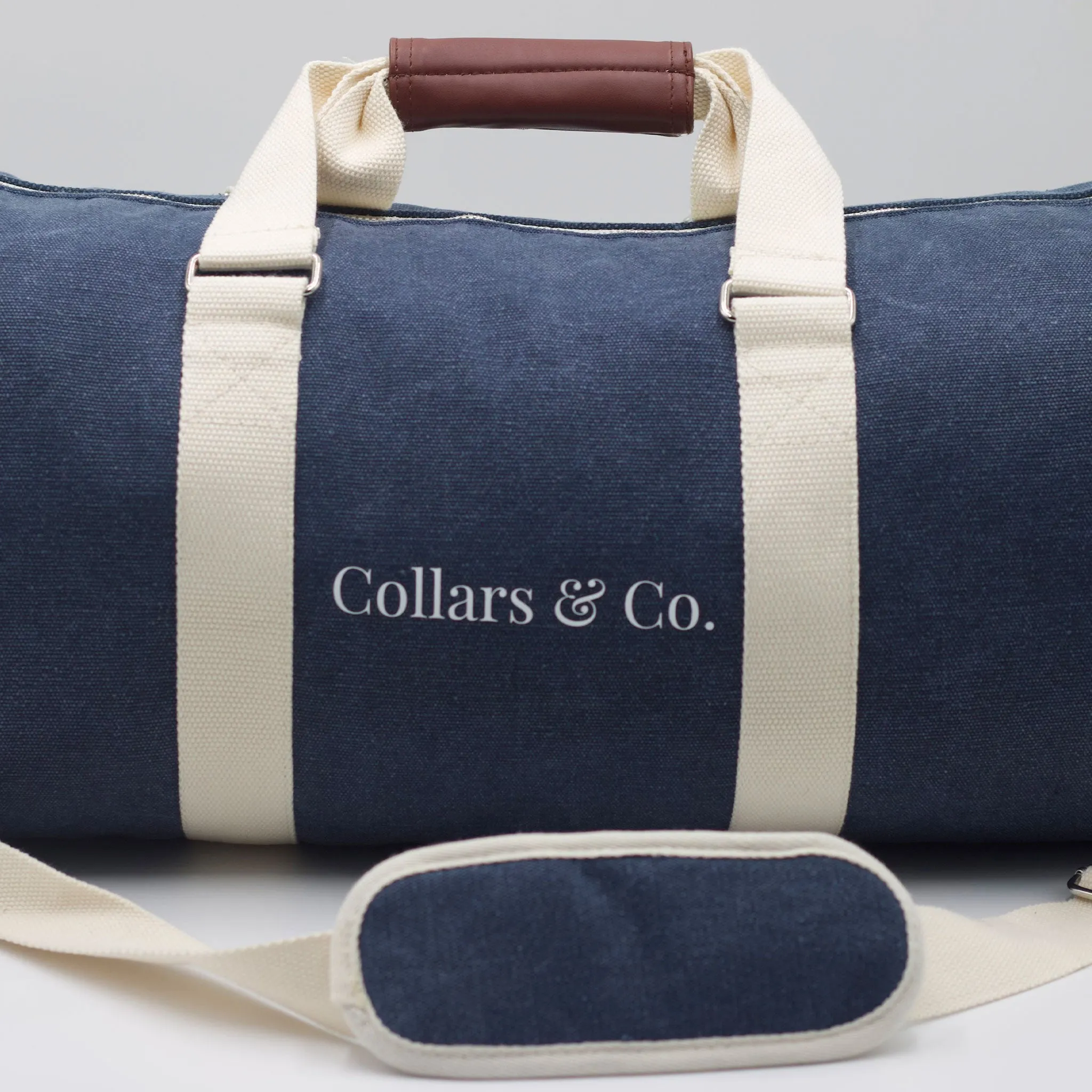 The Wayfarer Navy Canvas Gym Bag (19 x 10 x 10)