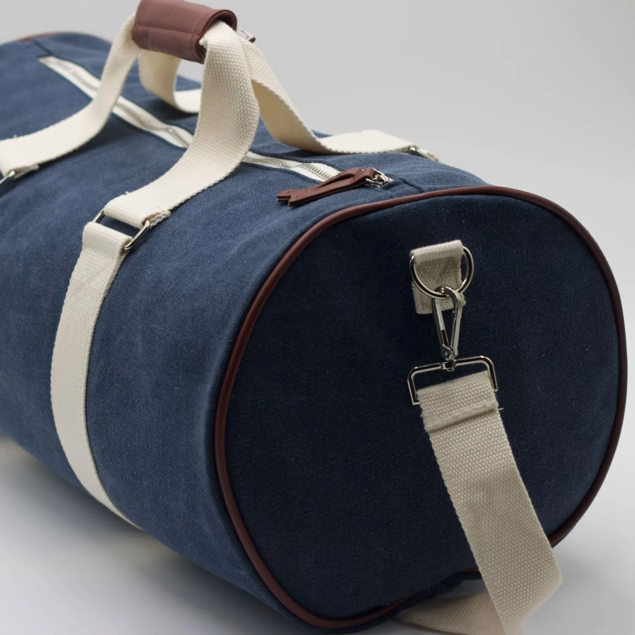 The Wayfarer Navy Canvas Gym Bag (19 x 10 x 10)