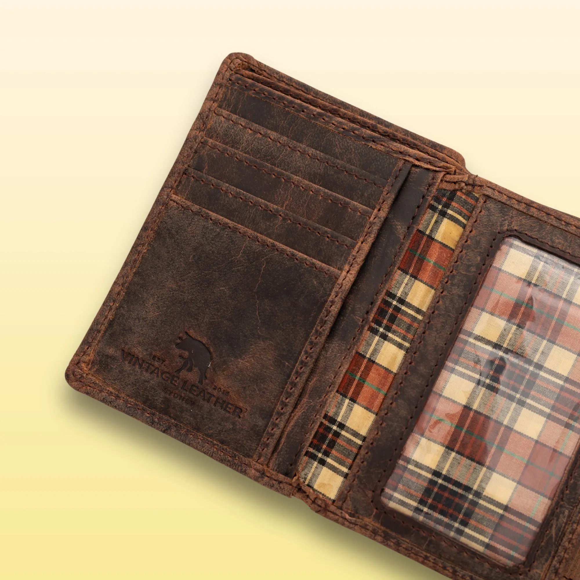 Zola Men's Leather Wallet: A Symbol of Elegance and Utility